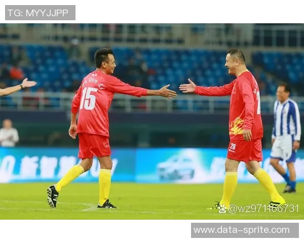 从默默无闻到闪耀绿茵场未成名前足球明星的奋斗与坚持