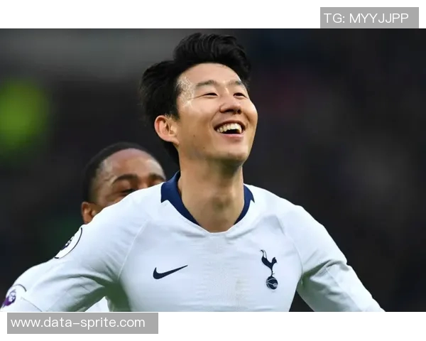 穆斯塔菲：从绿茵场到荣耀巅峰的足球明星之路